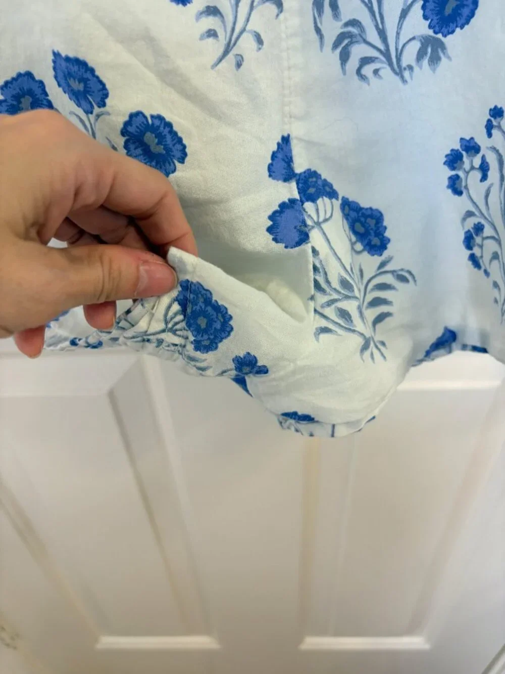 Urban Outfitters Ginnie Blue White Floral Puff Sleeve Romper Size Small